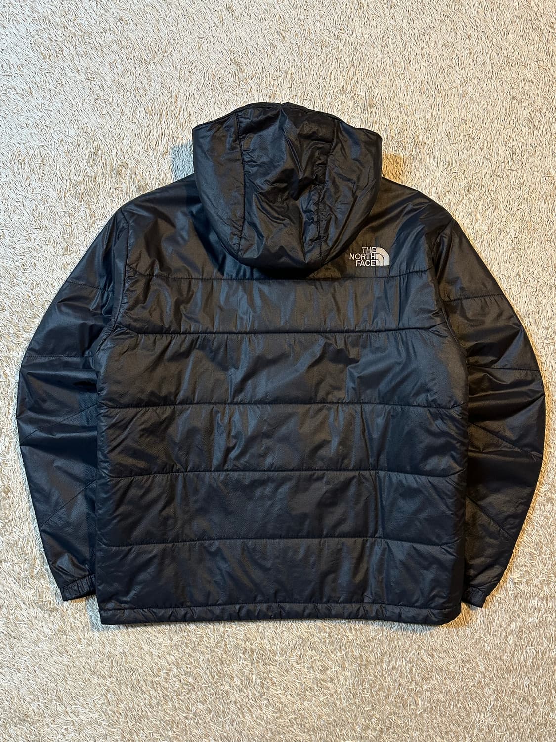 노스페이스 프리마로프트 유광 후드 경량패딩 블랙 상품이미지3