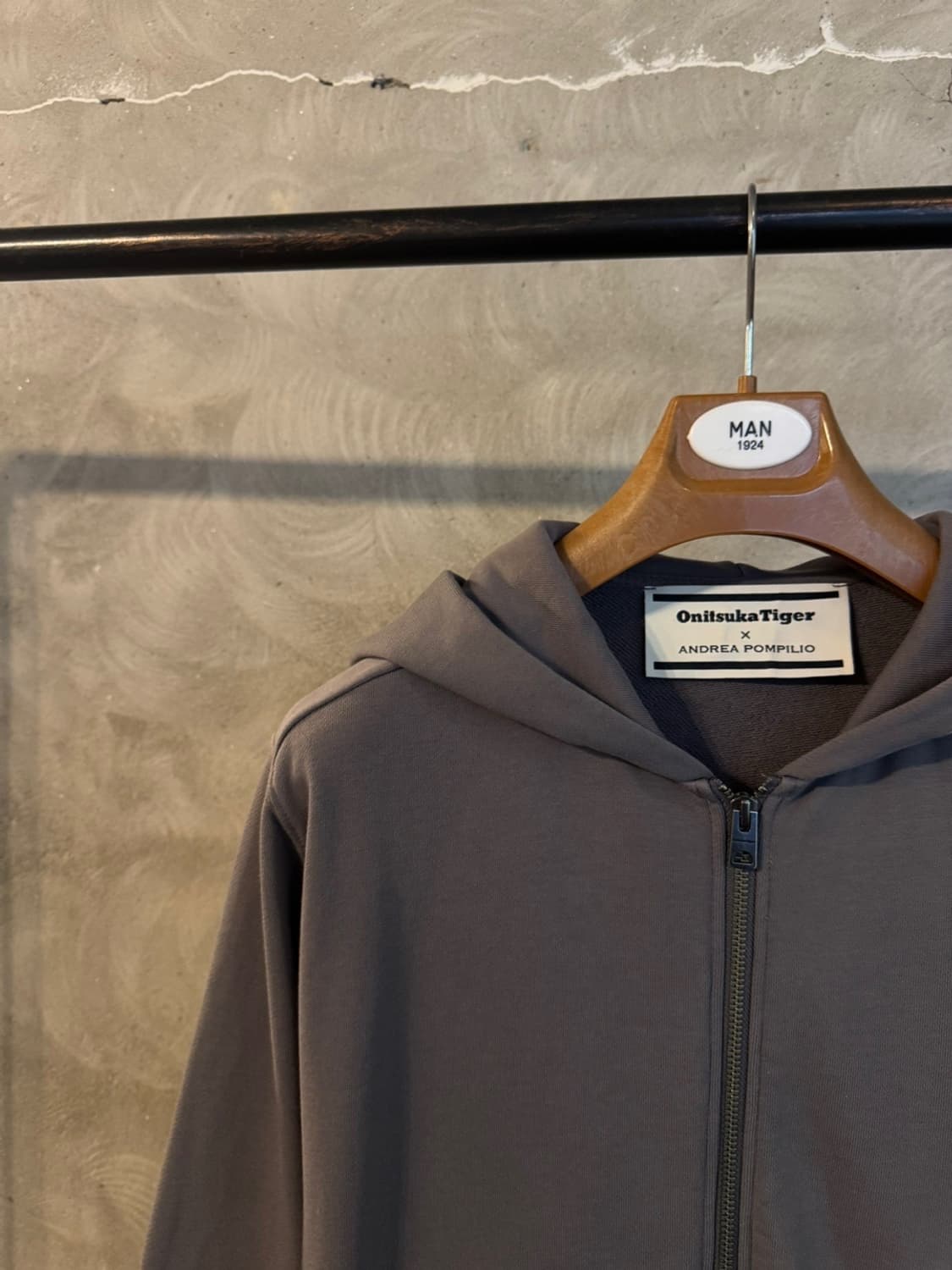 오니츠카 타이거 짚업 후드티 105 상품이미지2