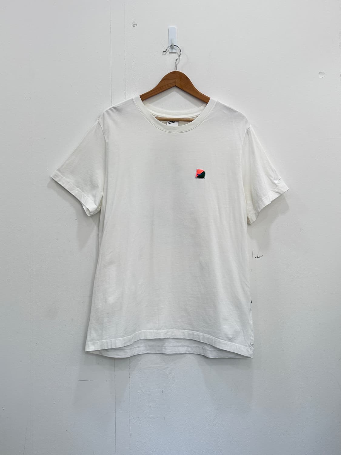 나이키 그래픽 프린팅 포켓 화이트 반팔 티셔츠 2XL 상품이미지3