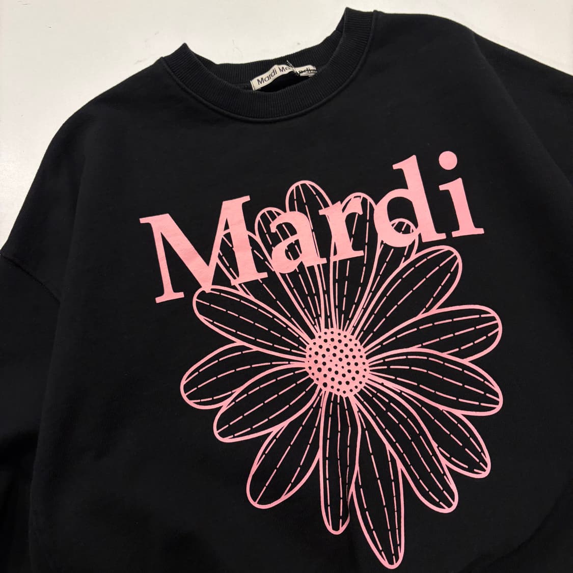 마르디 메크르디 플라워 맨투맨 블랙 D281 상품이미지3
