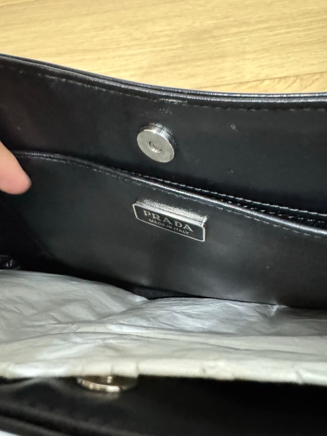 프라다 클레오 브러시드 가죽 숄더백 상품이미지5