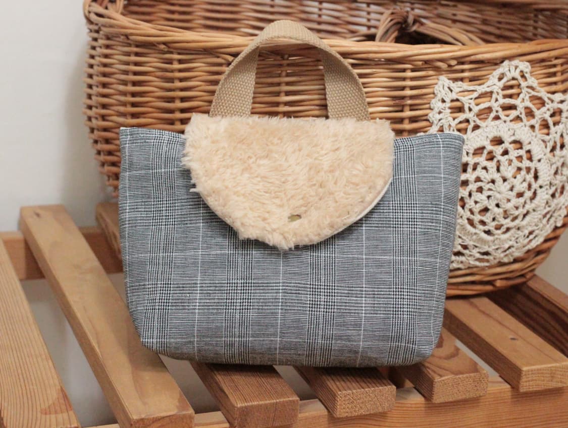 핸드메이드 손잡이 퍼 파우치 상품이미지1