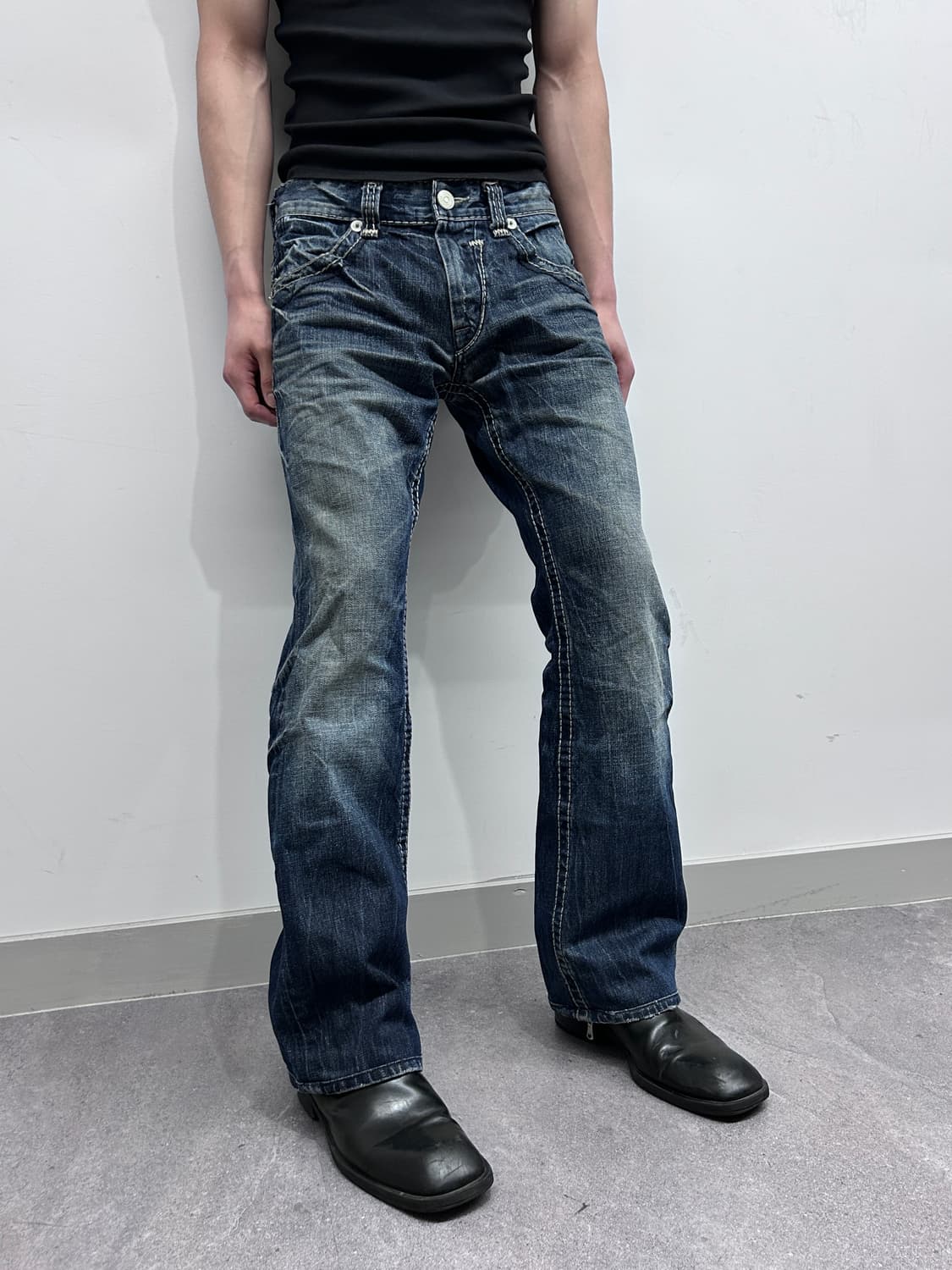 버커루 하드 워싱 데님 팬츠 상품이미지1