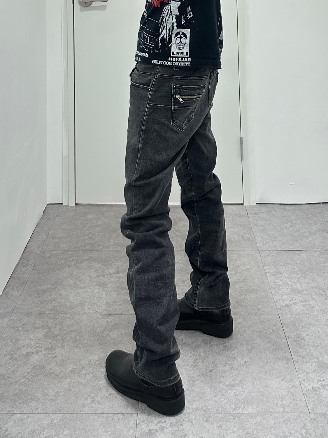 Back zipper detail gray washing jeans 상품이미지1