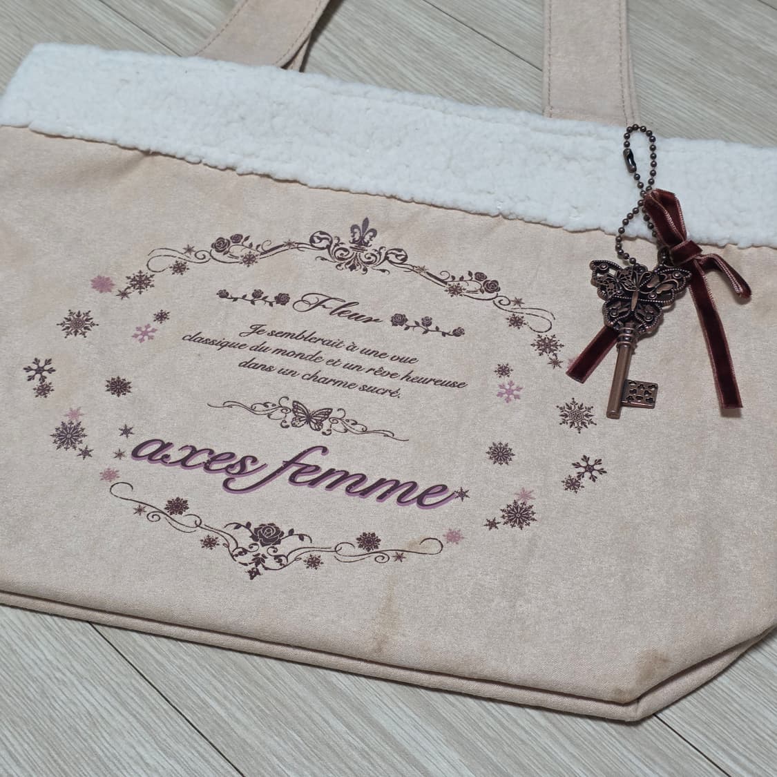 엑시즈팜 일본빈티지)고전 핑크베이지 퍼 로맨틱 로즈 나비열쇠펜던트 가방 상품이미지3