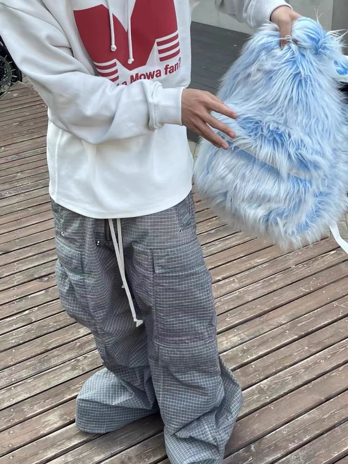 서브컬쳐 블루 화이트 털 퍼 백팩 상품이미지3