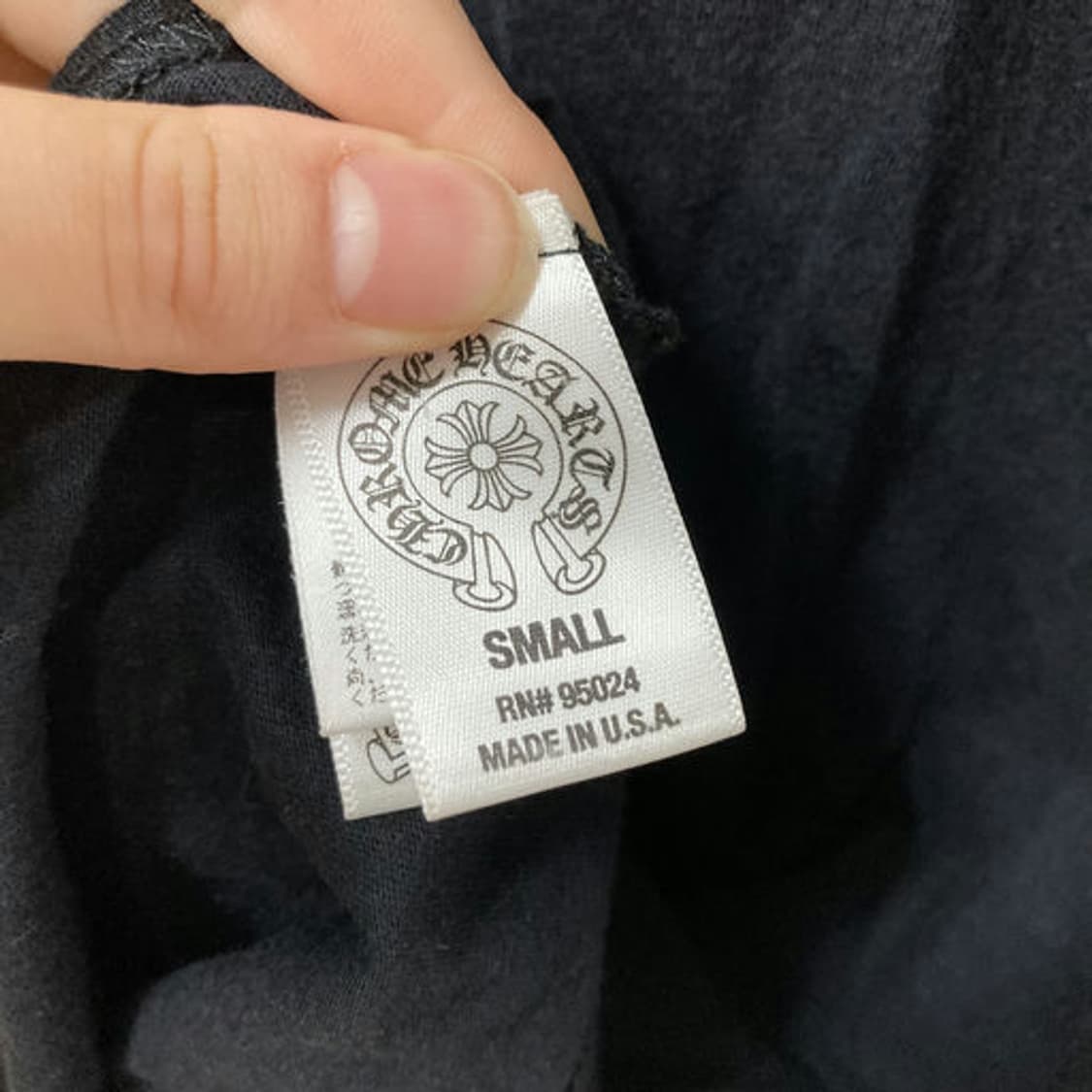 크롬하츠(Chrome Hearts)로고 프린팅 블랙 브이넥 반팔 티셔츠 상품이미지4
