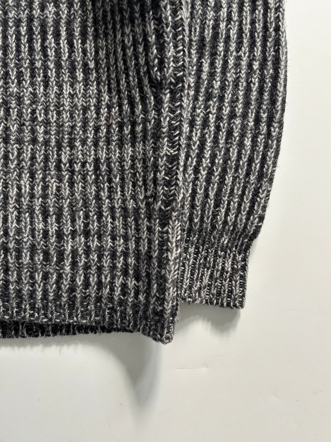 Acne Studio 아크네스튜디오 그레이 브이넥 울 니트  상품이미지6