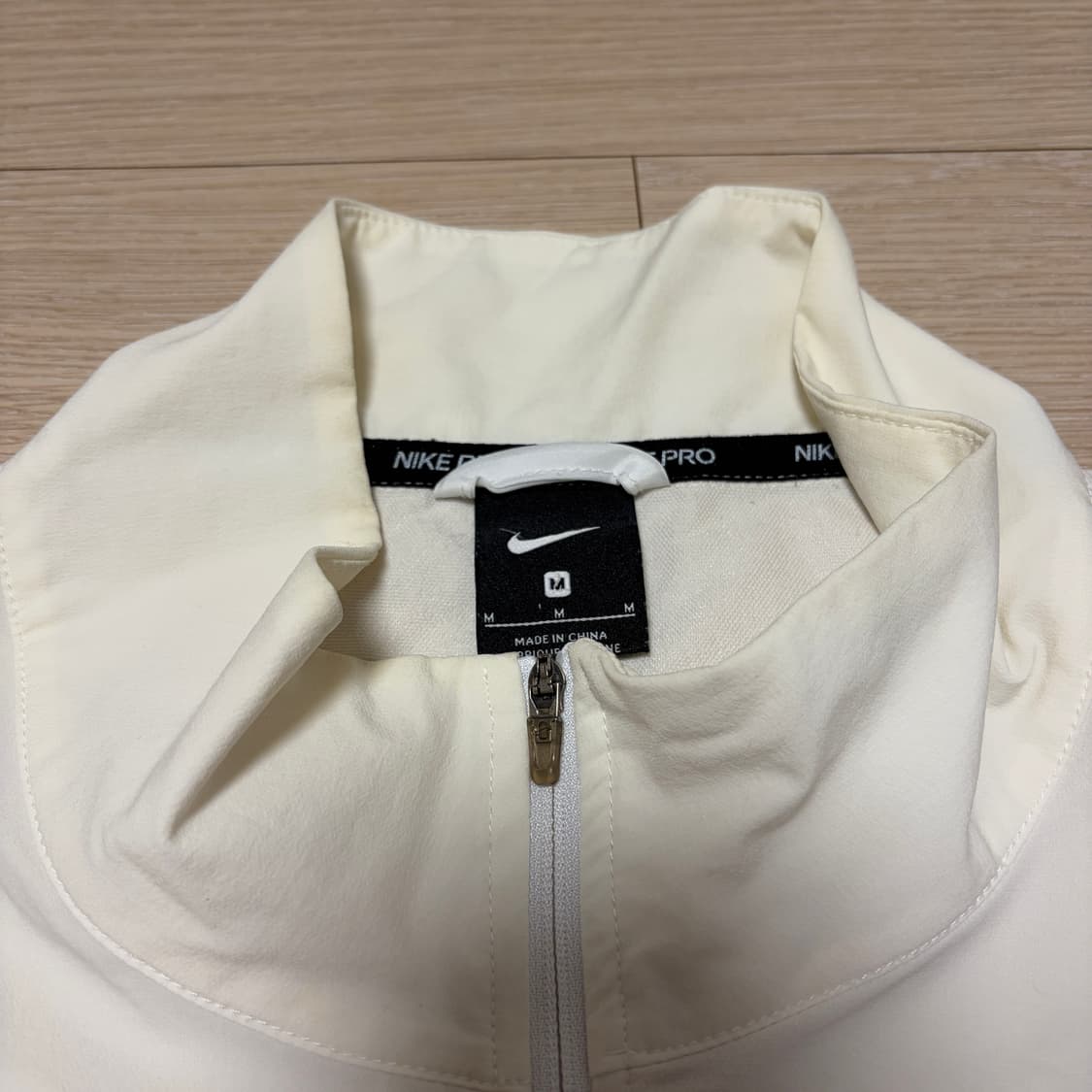 나이키 실버 빅 스우시 아이보리/화이트 바람막이 상품이미지4