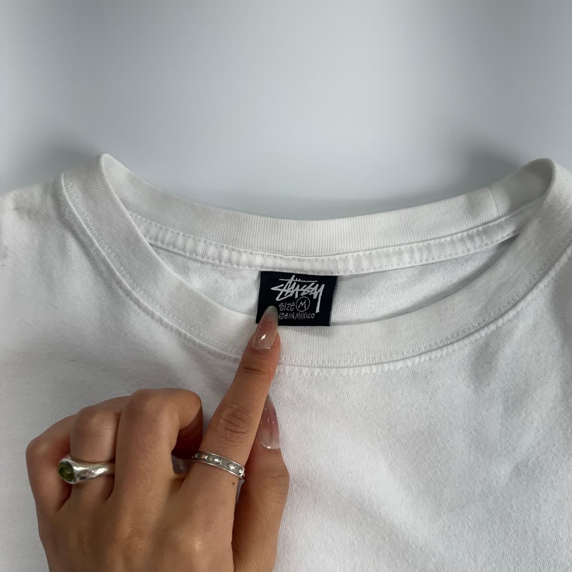 Stussy 스투시 차콜 백로고 화이트 반팔 상품이미지5