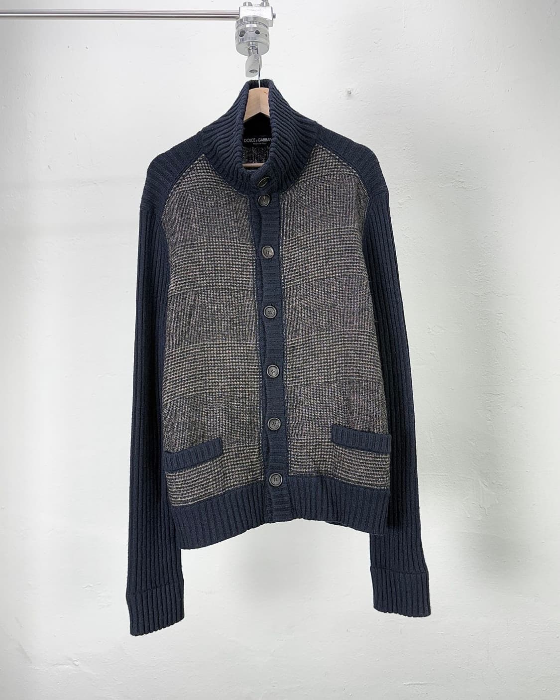 돌체앤가바나 하운드투스 버튼 드라이버 하이넥 니트 자켓 상품이미지2