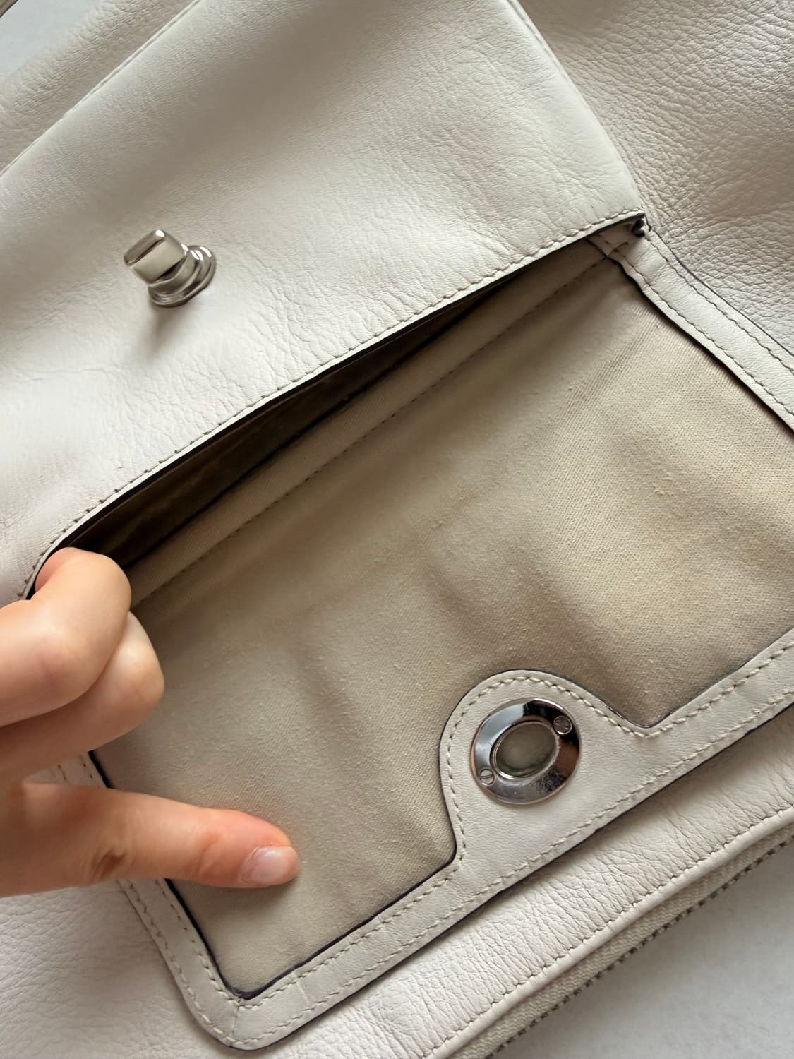 코치 화이트 호보백 숄더백 상품이미지7