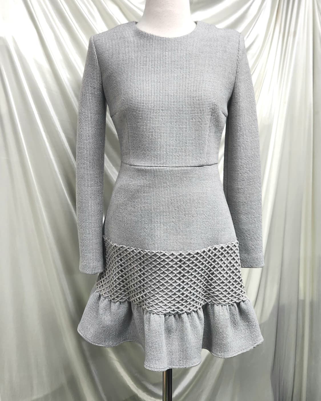 SISLEY 오리지널 니트 플레어 드레스🤍 허리라인 착붙 실루엣
 상품이미지1