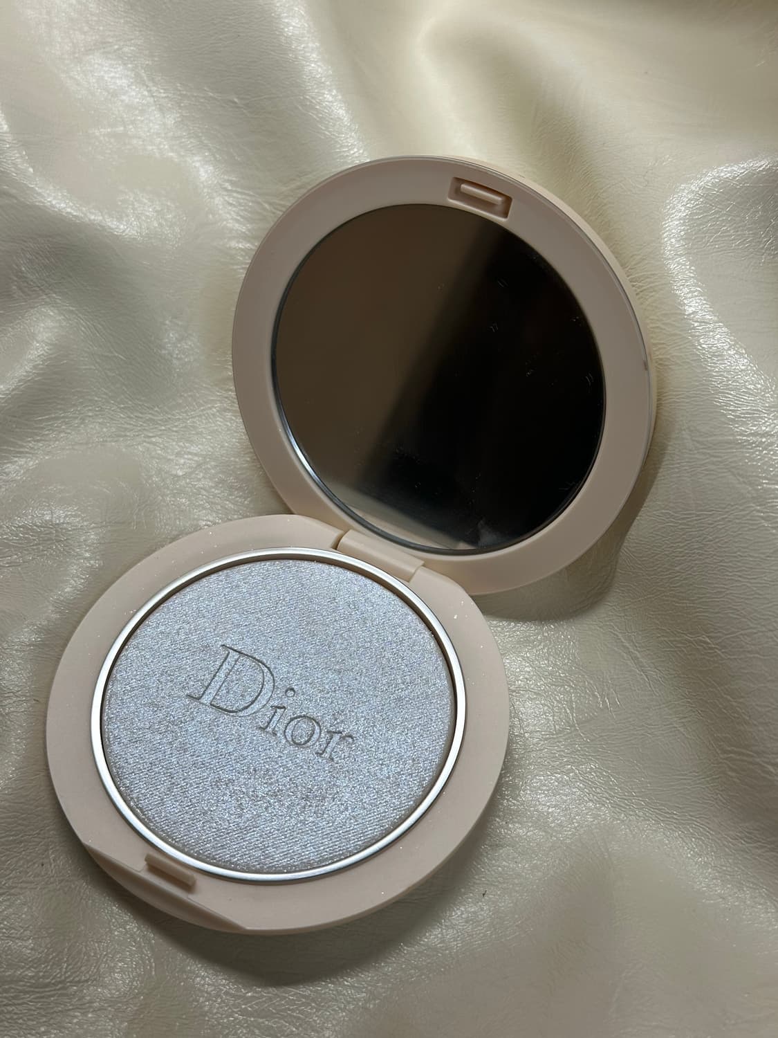 디올 포에버 꾸뛰르 루미나이저 하이라이터 파우더  상품이미지3