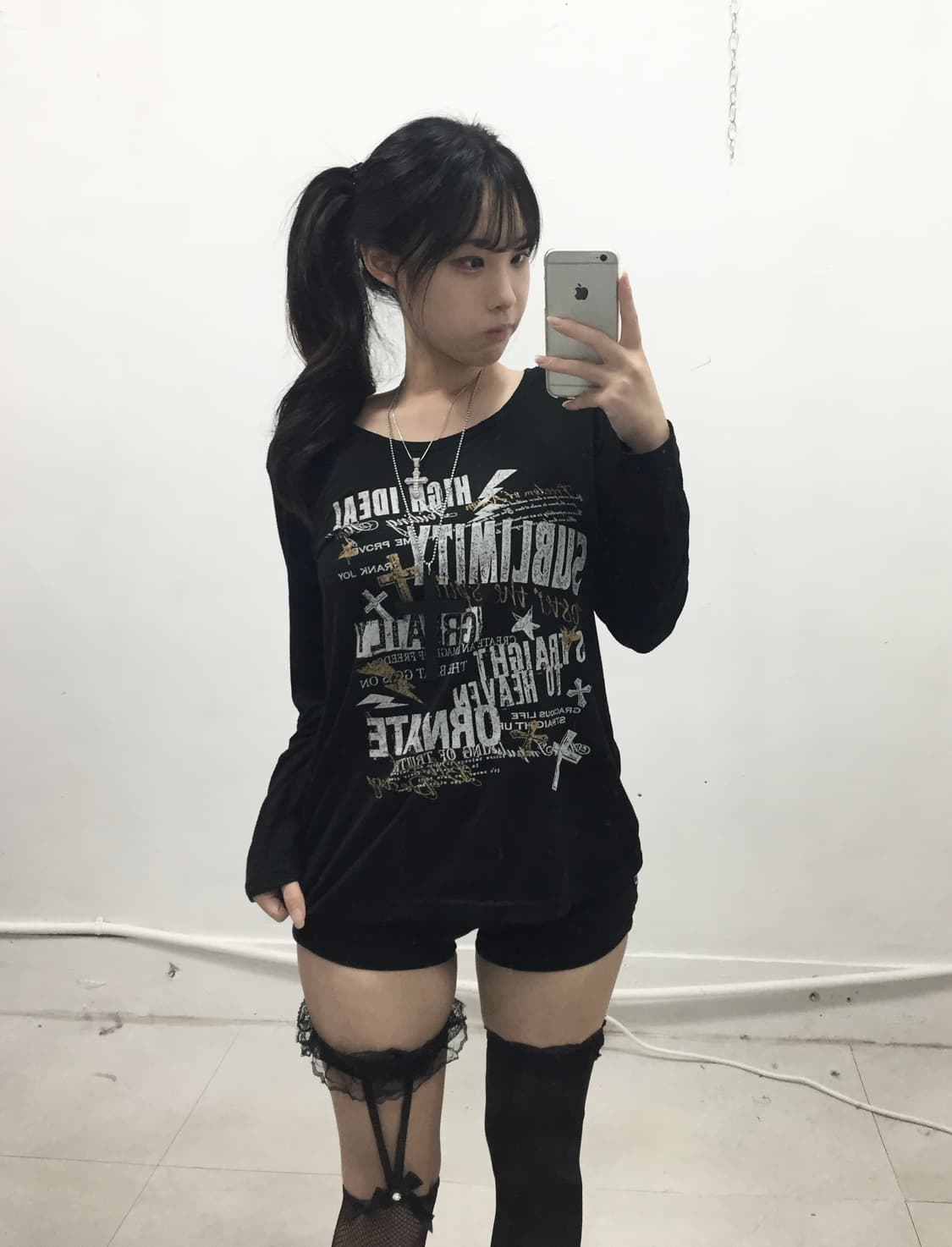 [PENDORA] 펜도라 펑크 레터링 글리터 롱슬리브 상품이미지1