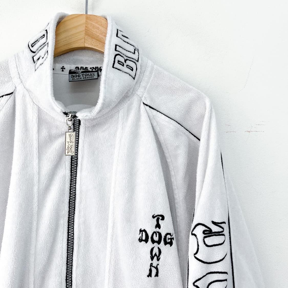 독 타운 90s 블랙 드래곤 화이트 벨루어 트랙 자켓 상품이미지5