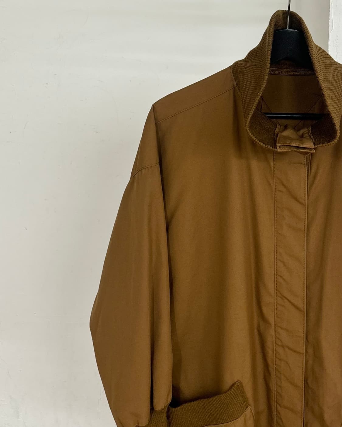 이세이미야케 디자인스튜디오 브라운 하이넥 롱 코트 상품이미지3