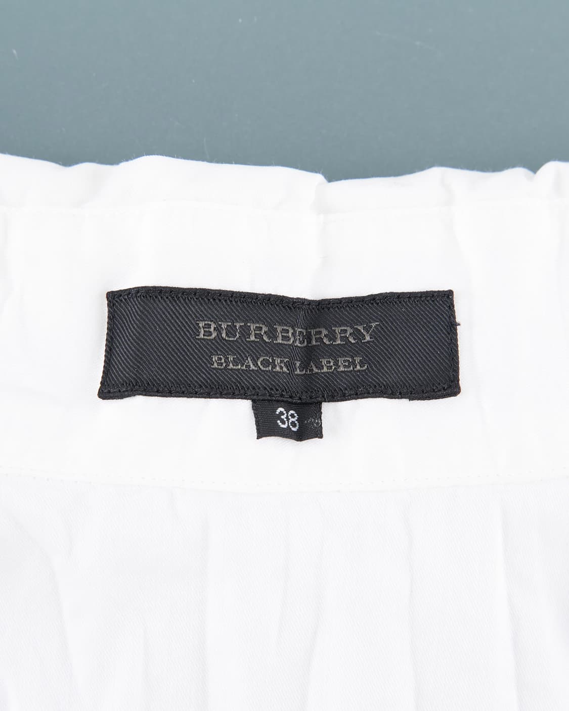 Burberry 블랙라벨 프릴 디테일 화이트 블라우스 상품이미지6