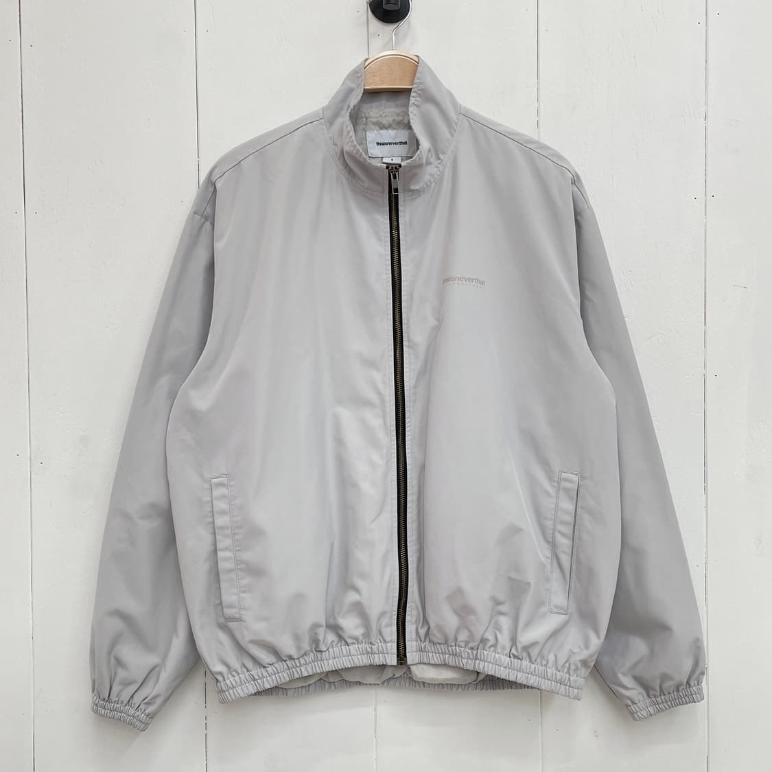 디스이즈네버댓 스탠드넥 로고 집업 바람막이 자켓 상품이미지3