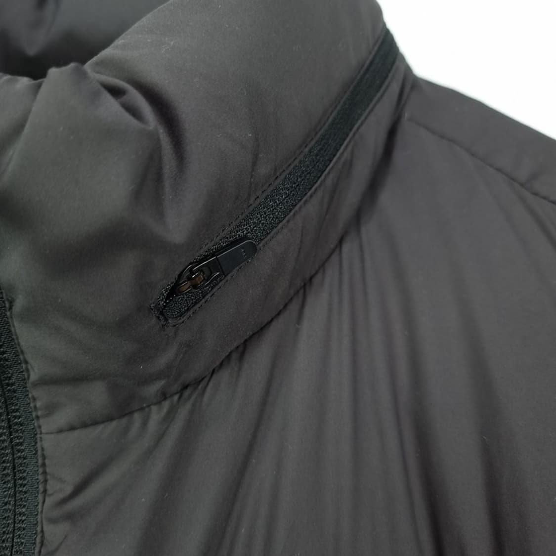 [파타고니아] 로고 패치 경량 패딩 챠콜 M19347 상품이미지7