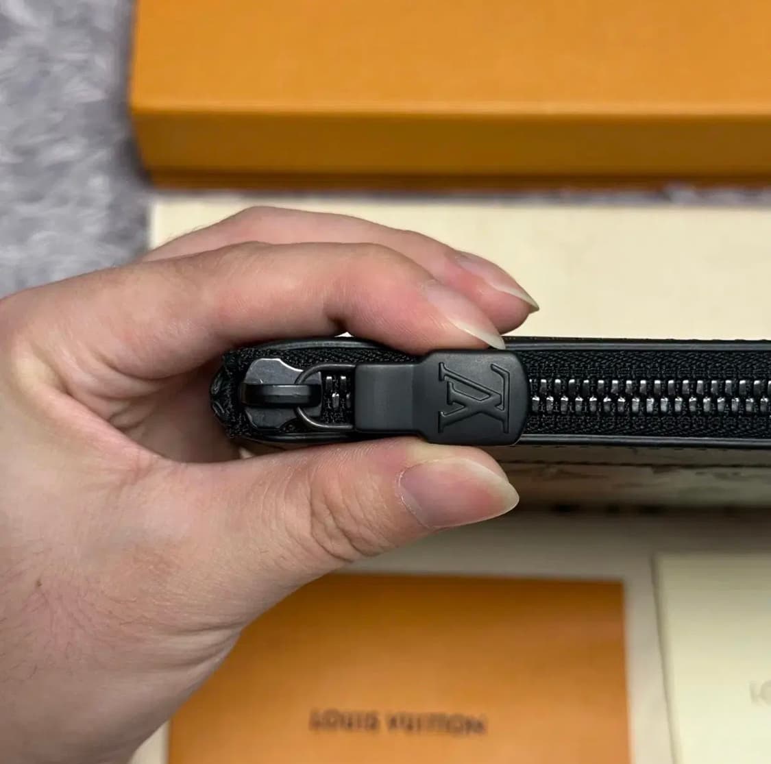 [풀구성] 루이비통 이클립스 쉐도우 포쉐트 디스커버리 클러치 블랙 상품이미지7