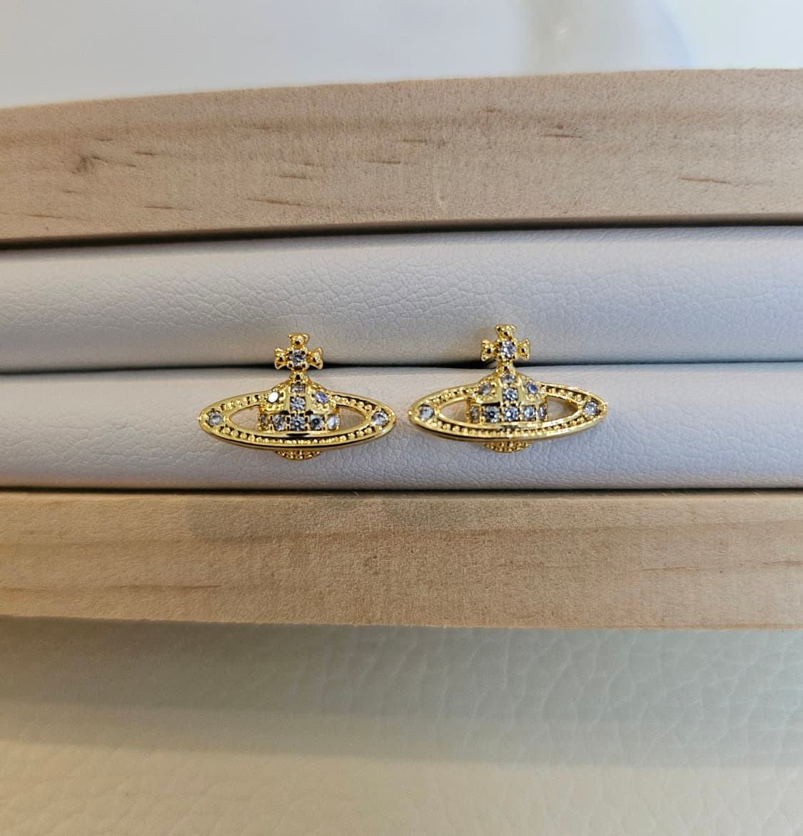 비비안웨스트우드 업사이클링 금장 미니 귀걸이 상품이미지1