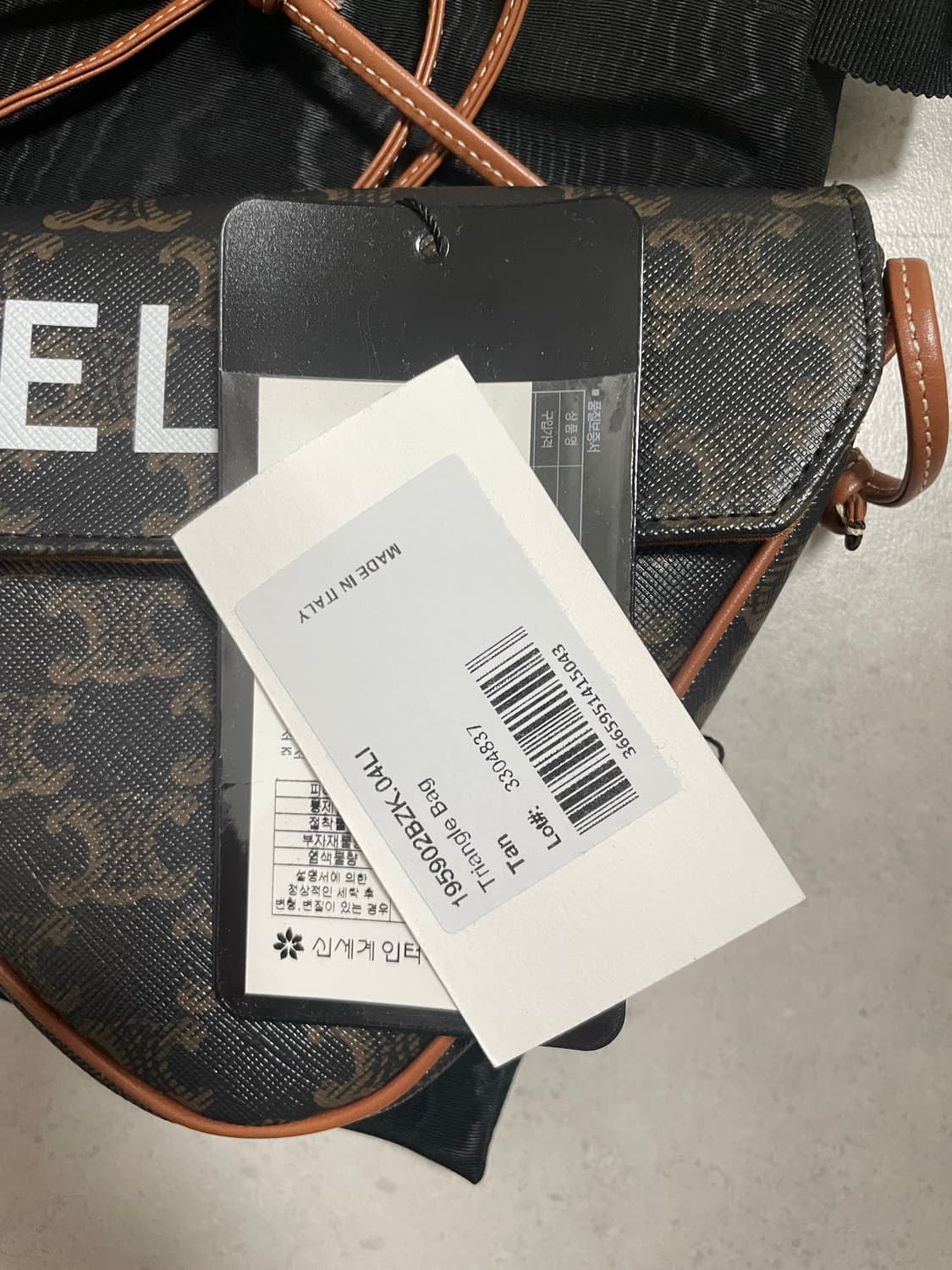 셀린느 트라이앵글백 상품이미지7