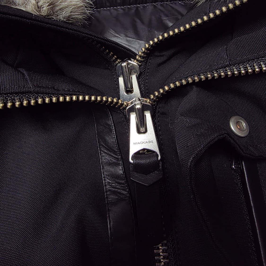 {클로젯}[42][23~24F/w]맥케이지 딕슨 실버퍼 숏 다운 패딩 상품이미지4