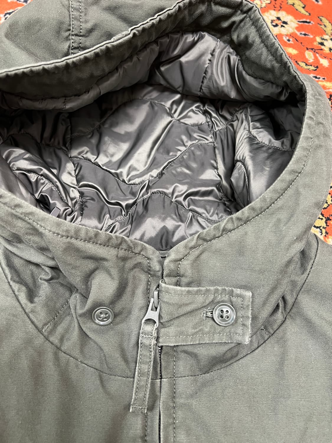 [L] 유니클로 x 엔지니어드 가먼츠 야상 파카 올리브 그린 상품이미지5