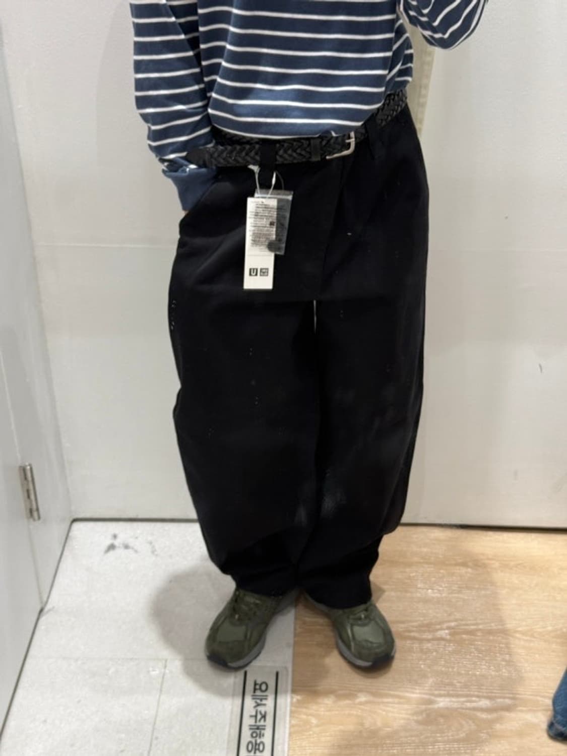 유니클로U 와이드핏 치노 팬츠 블랙 79사이즈  상품이미지2