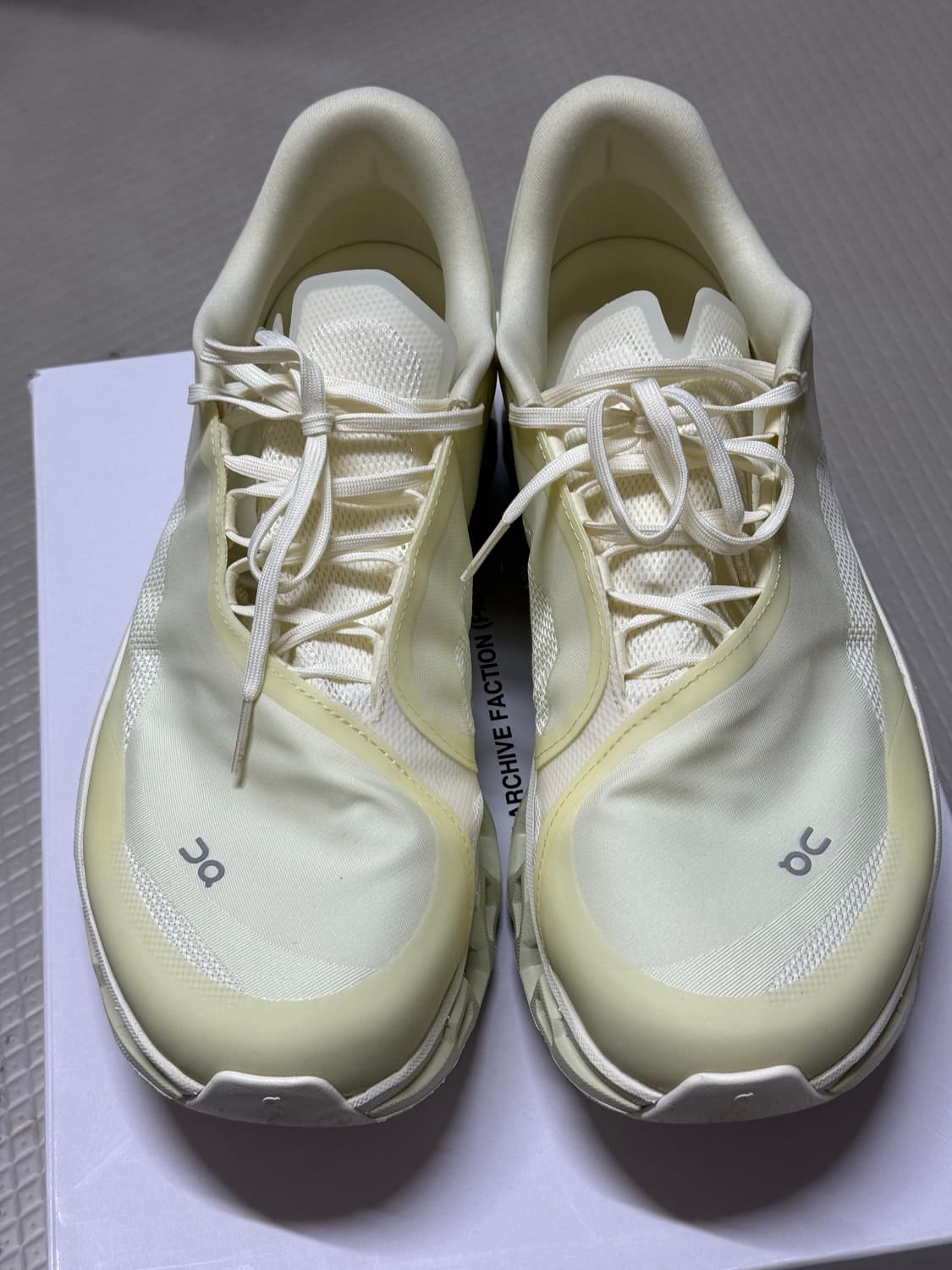 온러닝 파프2 시들링화이트 300 팝니다. 상품이미지1