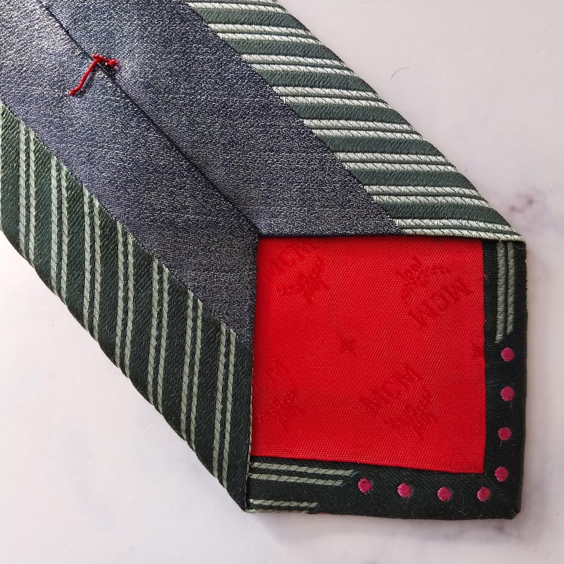 엠씨엠 실크 도트 스트라이프 자수 넥타이 7.9cm A+등급 K1945
 상품이미지8