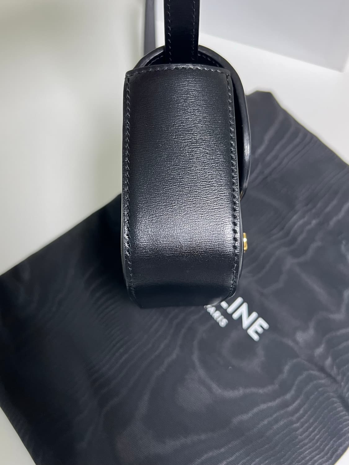 [정품] 셀린느 클로드 샤이니 카프스킨 백 미니 블랙 상품이미지4
