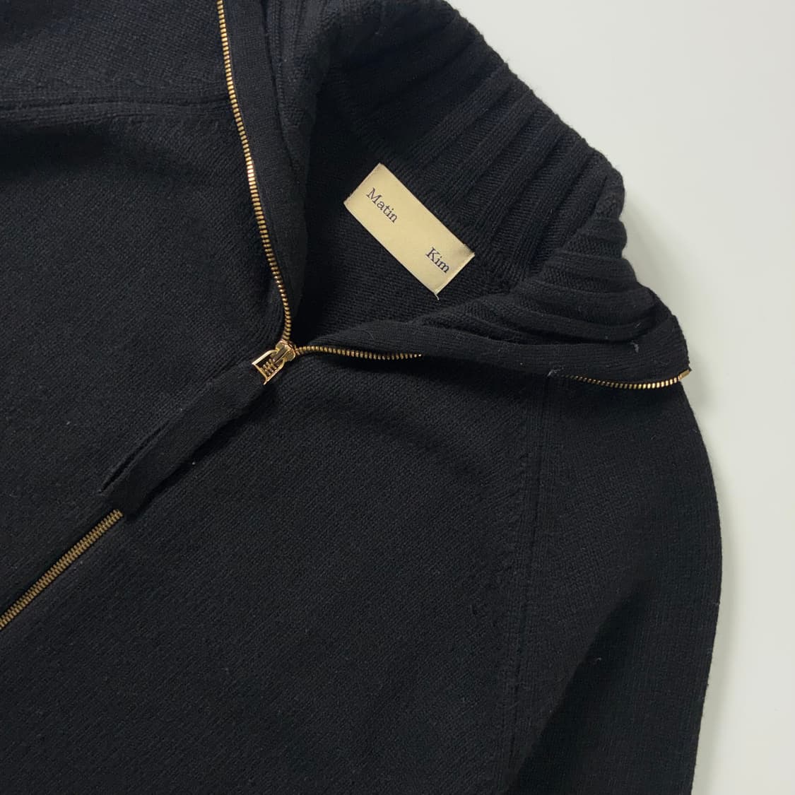 Matin kim  마뗑킴 스펠 포인트 블랙 니트 집업   상품이미지4