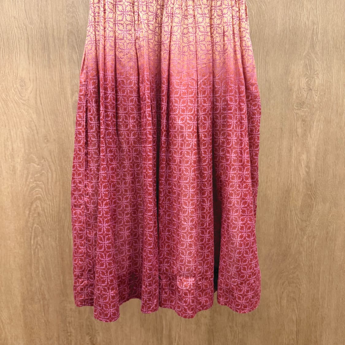 막스마라 스포트막스 홀터넥 슬리브리스 원피스 그래디언트 패턴 그라데이션 상품이미지5