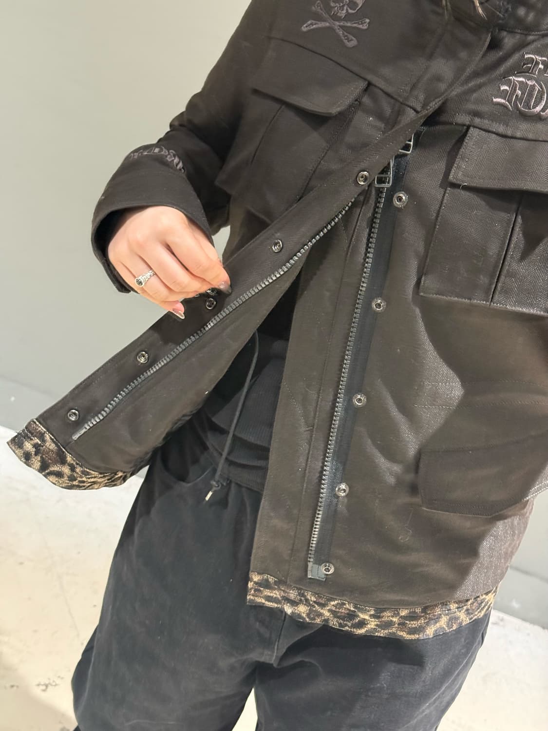 Roen multi pocket leopard point jacket 상품이미지4