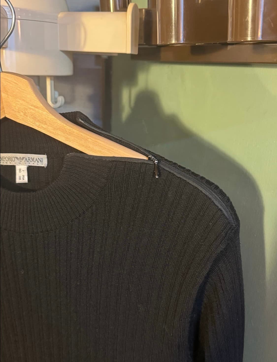 엠포리오 아르마니 어깨 절개 니트 상품이미지4