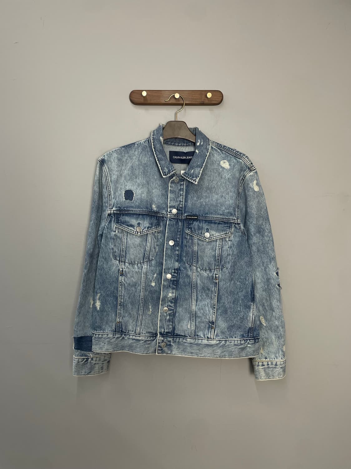 캘빈클라인 진 패치워크 디스트로이드 데님 트러커 자켓 H2200 상품이미지2