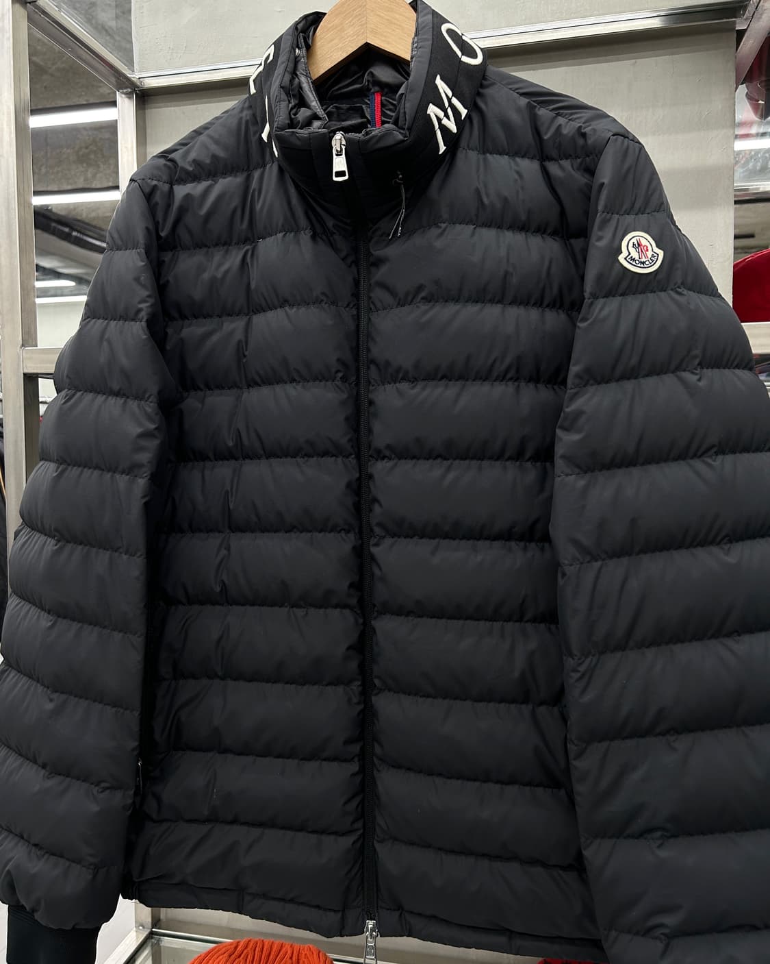 몽클레르 아키오 구스다운 패딩 *샤이보이토비 착용* 상품이미지3