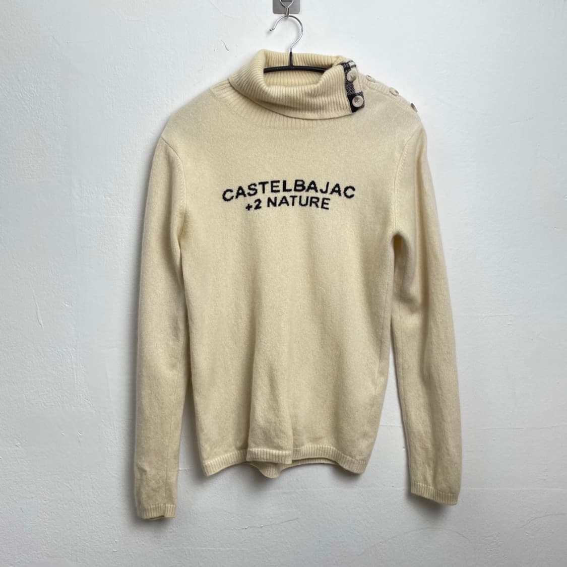 까스텔바작 Castelbajac 아이보리 버튼 하프넥 로고 니트 2 상품이미지1