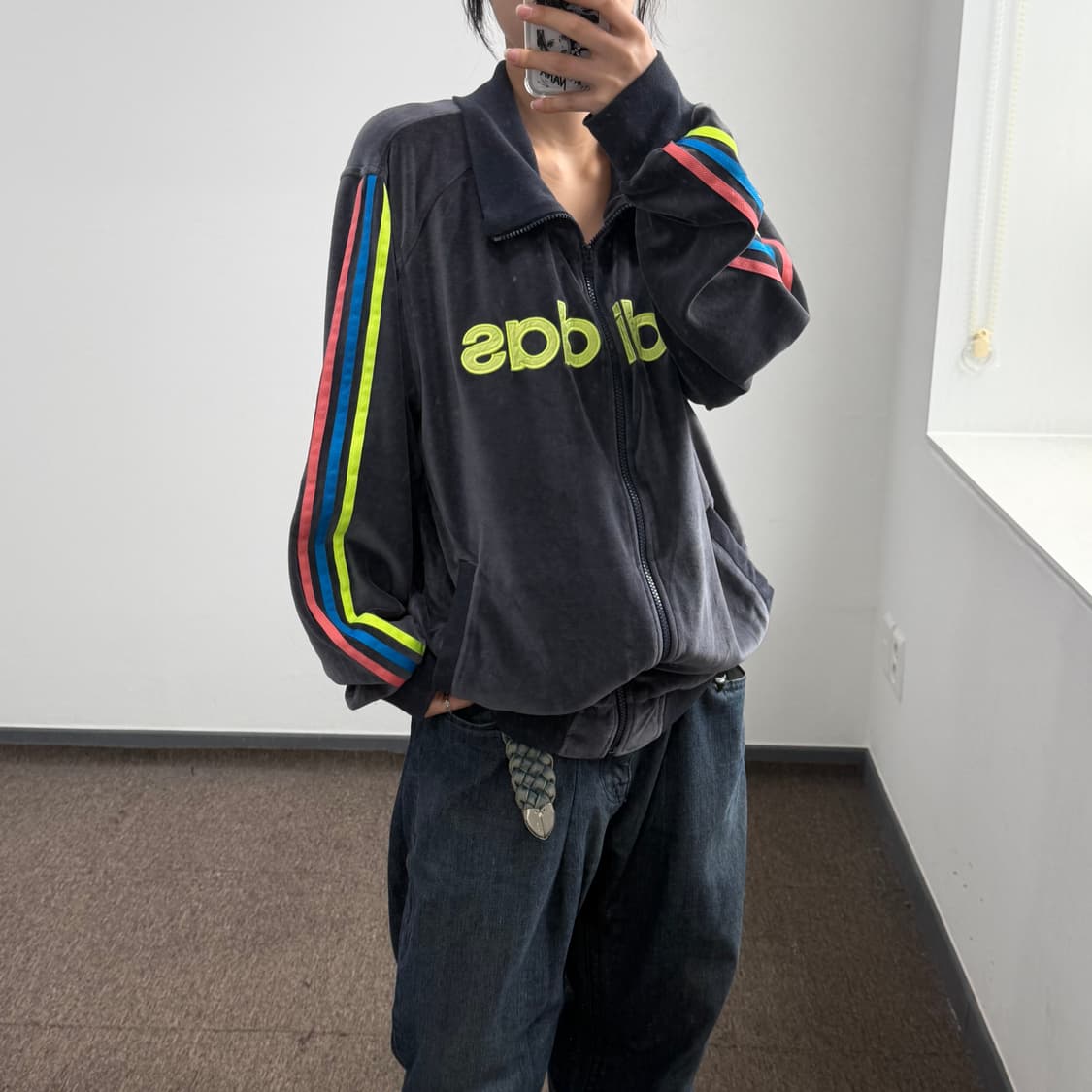 Adidas 아디디스 스펠아웃로고 차콜 벨벳 져지 상품이미지2