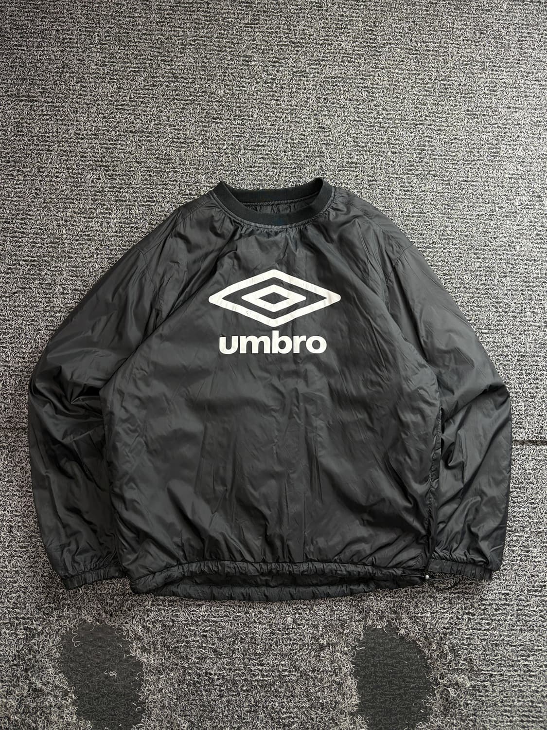 엄브로 나일론 에슬레틱 리버시블 웜업 블랙 3605 상품이미지2