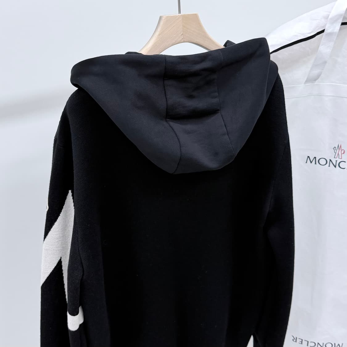 [S+급/2XL] 몽클레어 슬리브 후드 니트패딩 블랙 상품이미지5