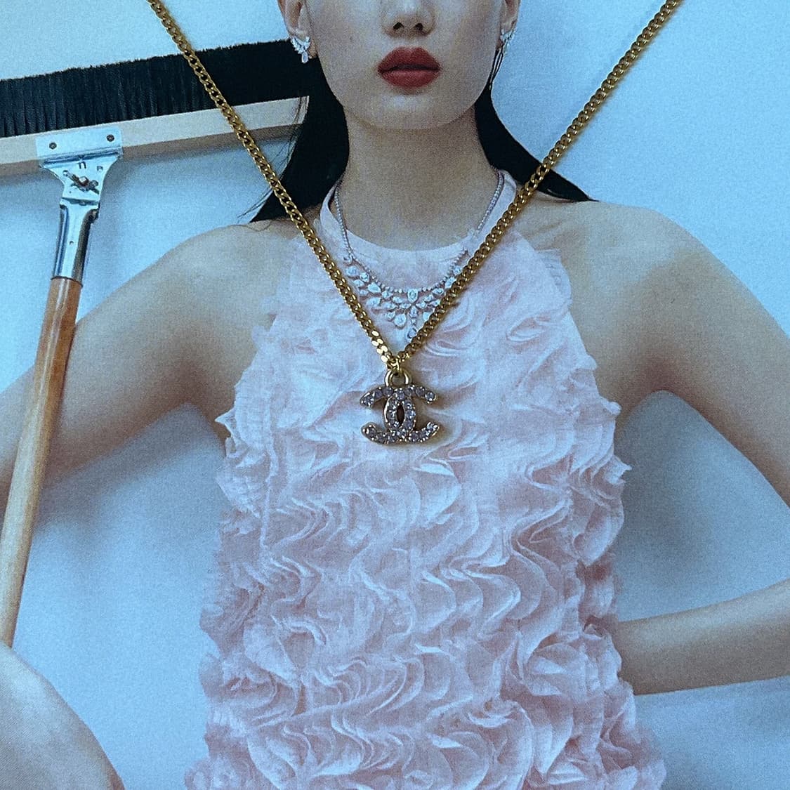 [한정컬러] 샤넬 라벤더 크리스탈 로고 업사이클링 골드 목걸이 상품이미지1