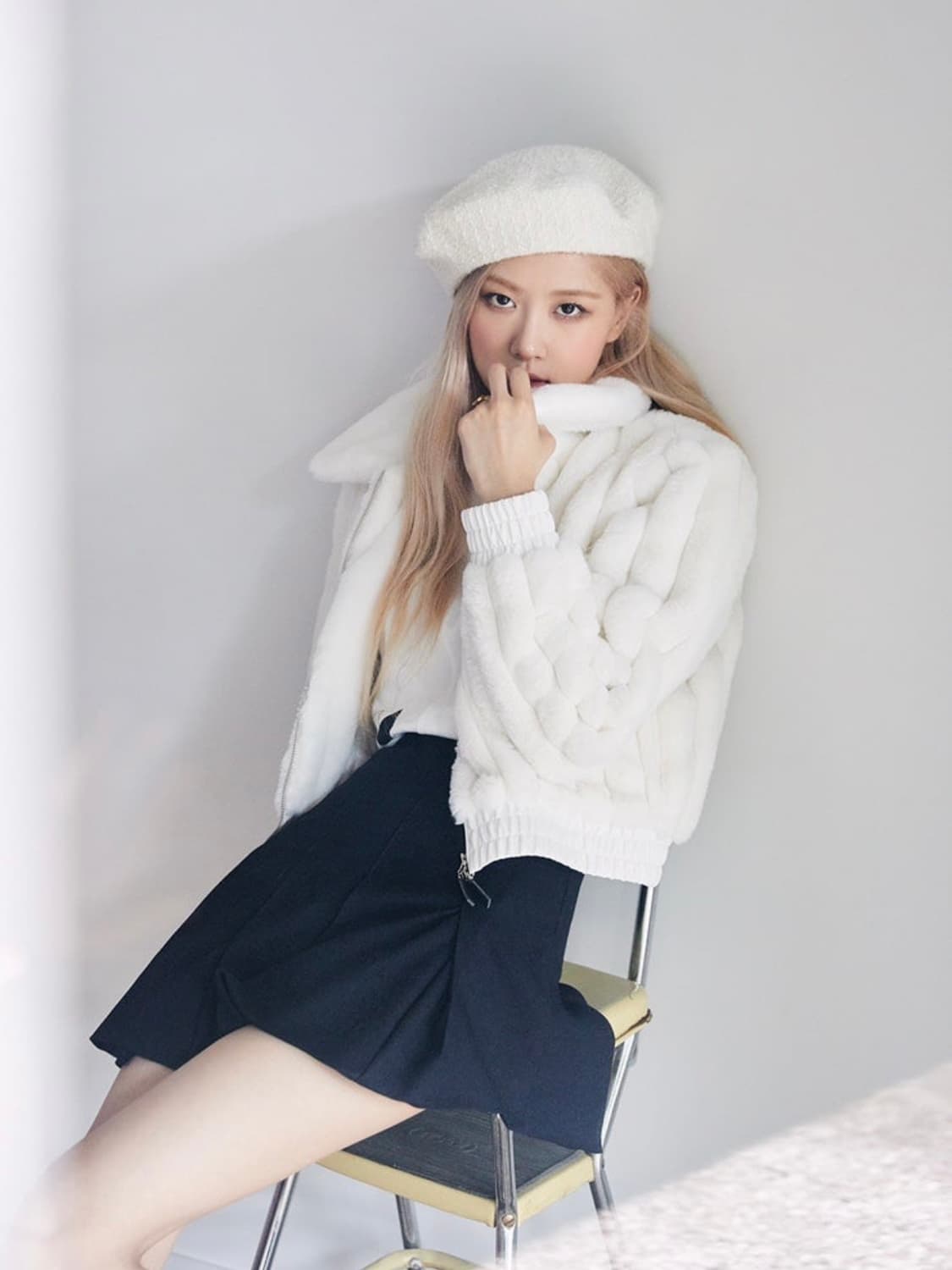 OiOi 오아이오아이 라인 퍼자켓 아이보리 로제 착용 상품이미지6