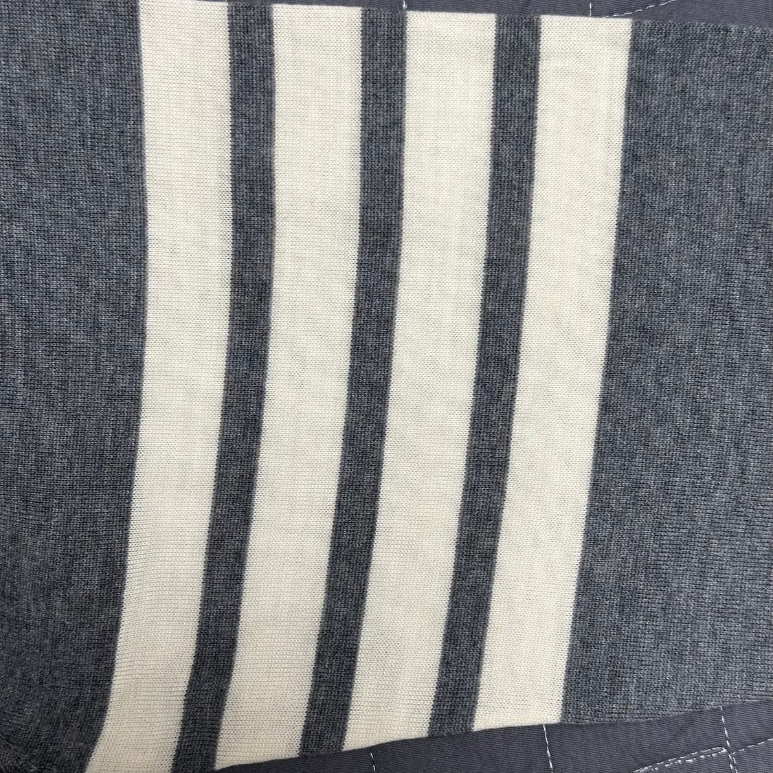 [3] 톰브라운 사선완장 메리노 울 니트 그레이 상품이미지3