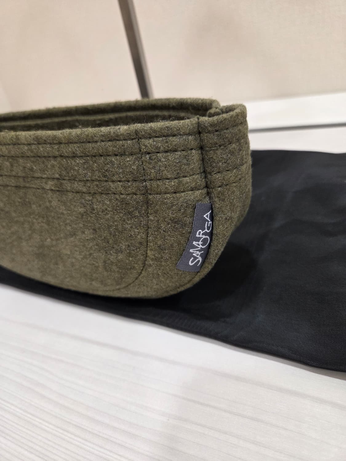 셀린느 트리옹프 아바백 미디움 상품이미지7