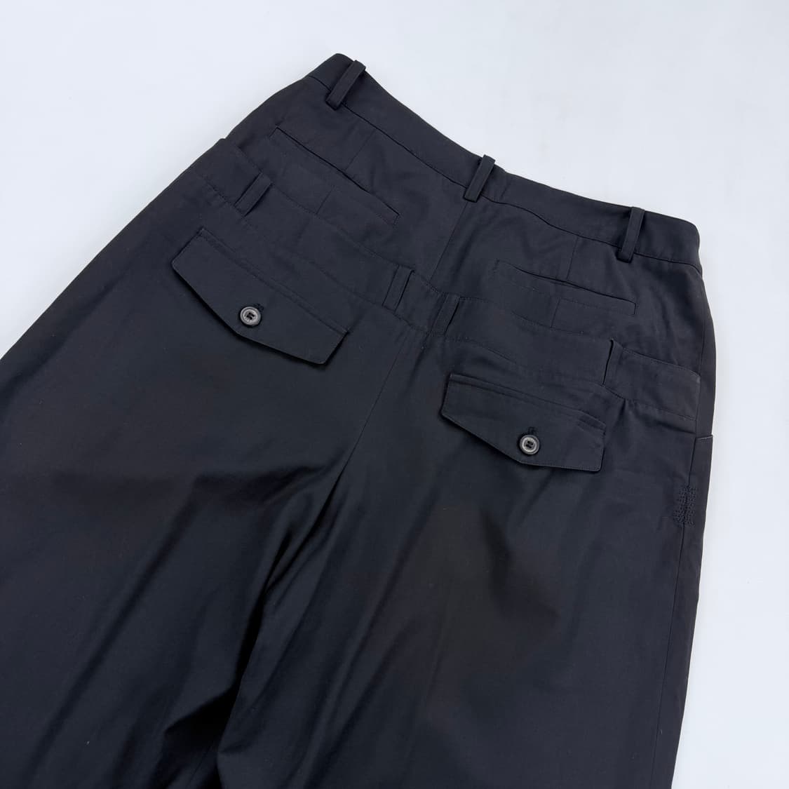 아더에러 후면 디테일 와이드 슬랙스 상품이미지9