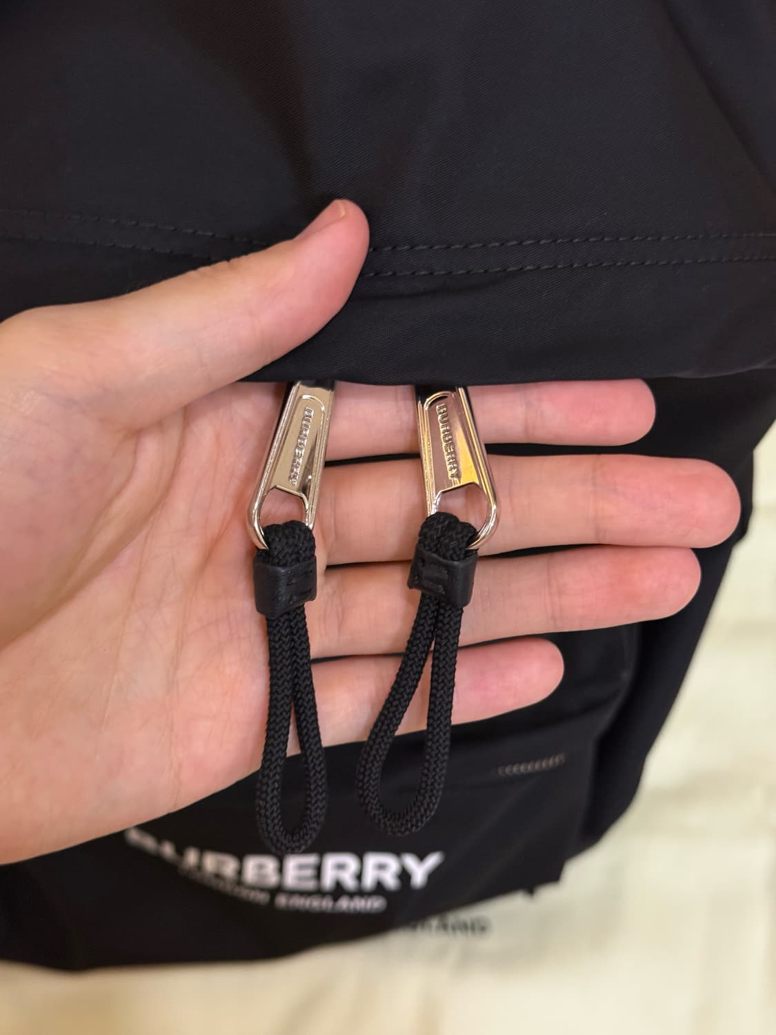 [정품/더스트백 포함] 버버리 나일론 백팩 블랙 상품이미지6