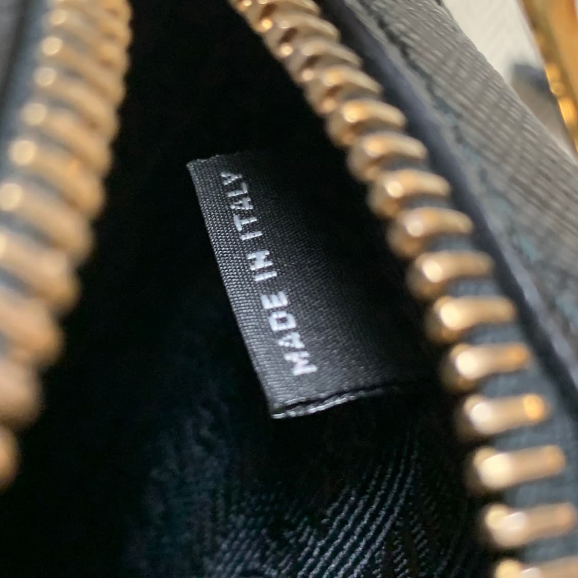 정품) 프라다 블랙 사피아노 미니 크로스백 금장 상품이미지8